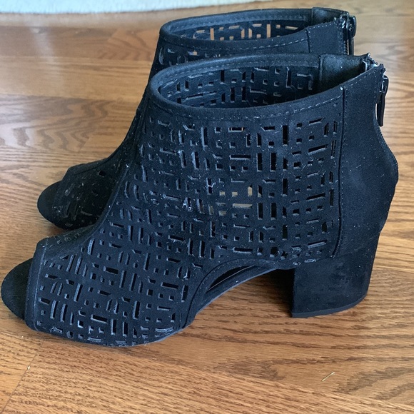 Wild Diva Lounge Open Toed Heels - Picture 2 of 5